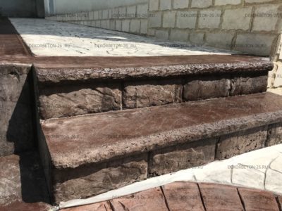 Наружная лестница из бетона,крыльцо